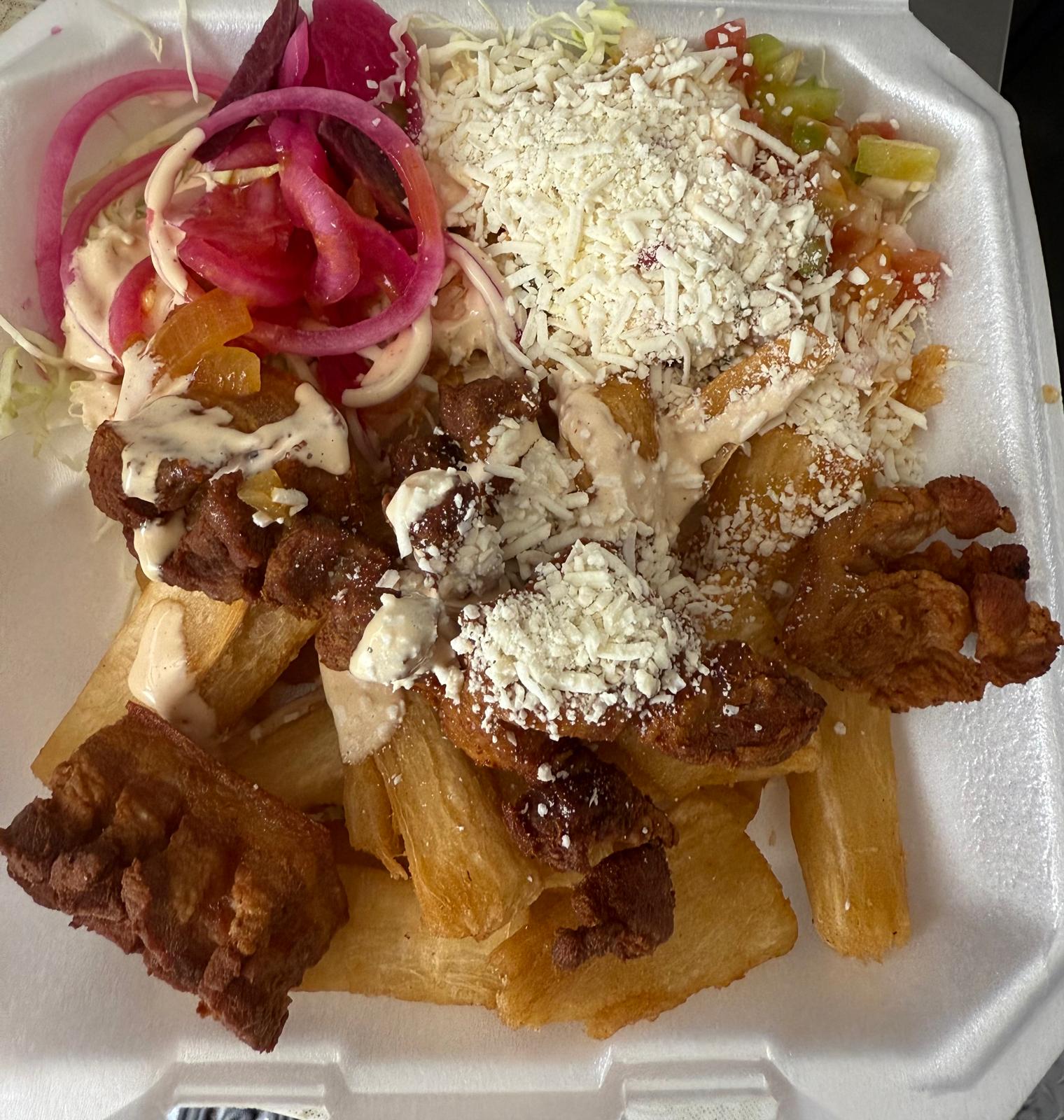Yuca con chicharrón